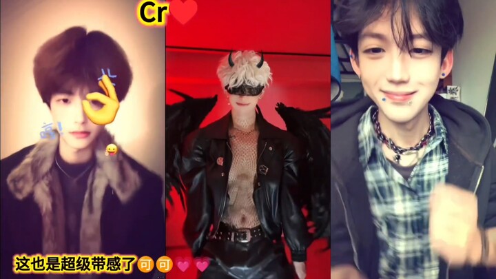 Merangkum tarian gestur super manis yang meledak di seluruh internet—begitu muncul, suasana langsung