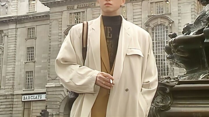 Unbelievable—fashion, costumes, and set design from 1989 are even more stylish than today’s outfits;