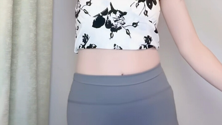 Miao’er: Yoga Pants, Elegant Young Wife, Smooth & Flawless—A Real Standout! Watch Closely!