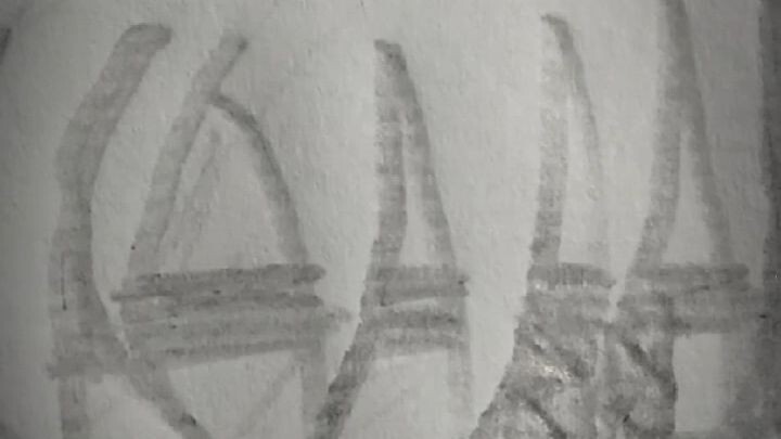 Chạm và giữ một đoạn để ghim đoạn đó. Các đoạn đã bỏ ghim sẽ bị xóa sau 1 giờ.