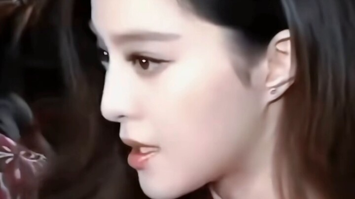 ภาพถ่ายระยะใกล้แสดงให้เห็นว่าเธอสวยยิ่งขึ้น