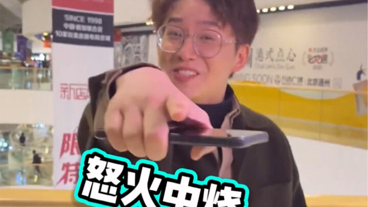 Nói chuyện với roomie bằng giọng điệu của bạn gái. Có vẻ vẫn còn lâu mới làm gã roomie ngốc nghếch p