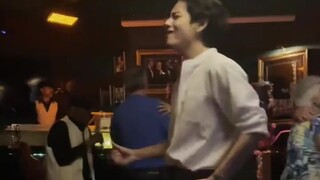Pembaruan terbaru Kim Taehyung di Instagram: Ayo menari bersama? (2022.4.2)