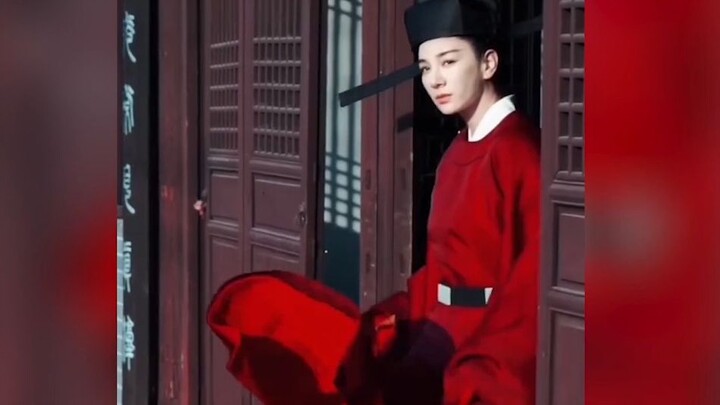 Back then, the director asked her to play the female prince consort, and she turned out so handsome 