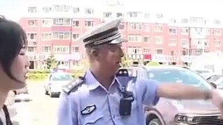 Ada apa ini? Seluruh negeri sedang memberantas geng dan membasmi kejahatan, dan sebuah restoran hot 