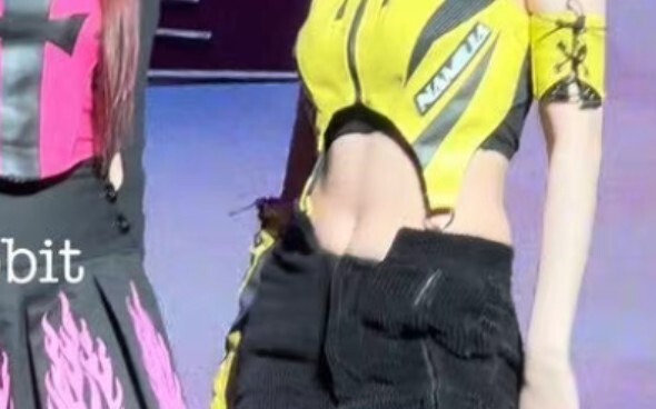 Astaga, aespa benar-benar panutan dalam menjaga bentuk tubuh—abs kayak gini bikin aku jatuh cinta ba