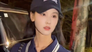 Tiểu Đậu Đậu không hiểu nhưng vẫn tôn trọng và làm theo, các bạn chuông nhỏ "có mặt!" Hahaha đáng yê