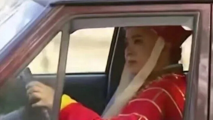 Đợi tôi giàu rồi, tôi sẽ lôi hết mấy ông giáo viên lái xe ra đánh cho một trận!