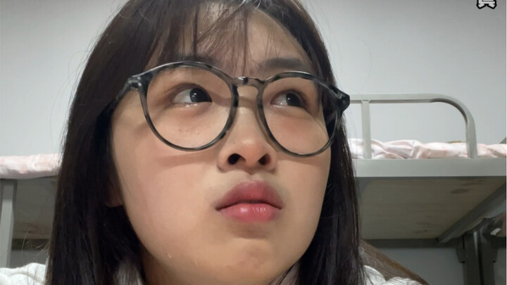 Có người bạn cùng phòng như vậy quả là quá đáng thật đấy