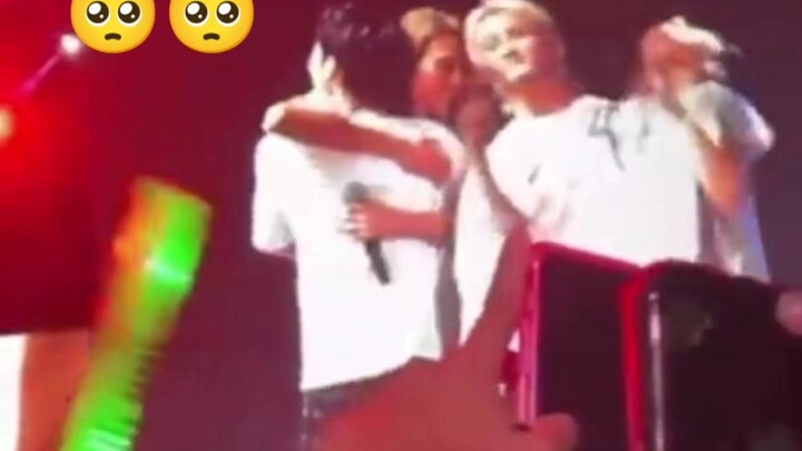 คิมโดยองโผเข้ากอดฮยอนอู อาาาาาาาาา ซัมจีเริ่มทานข้าวแล้ว