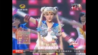 เหตุผลที่นักเต้นประกอบฉากล้วนเป็นเซเลอร์มูนก็เพราะว่า...