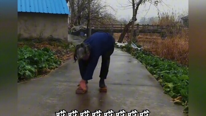 A faceplant moment with max-level mimicry!