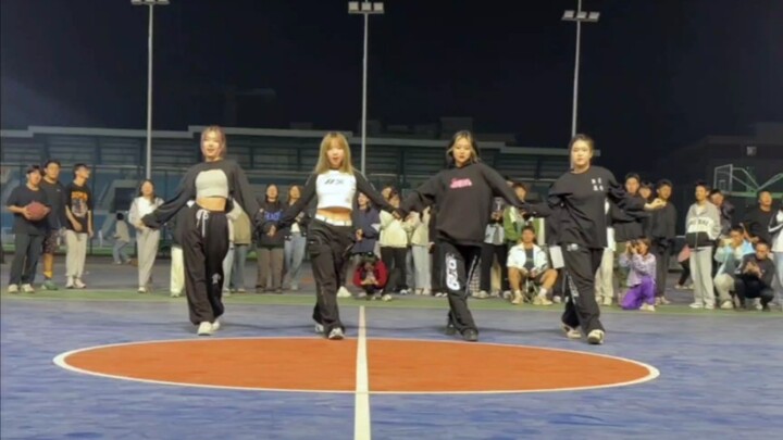 [Dancing Cover] LOVESICK GIRLS performed at halftime of basketball game!