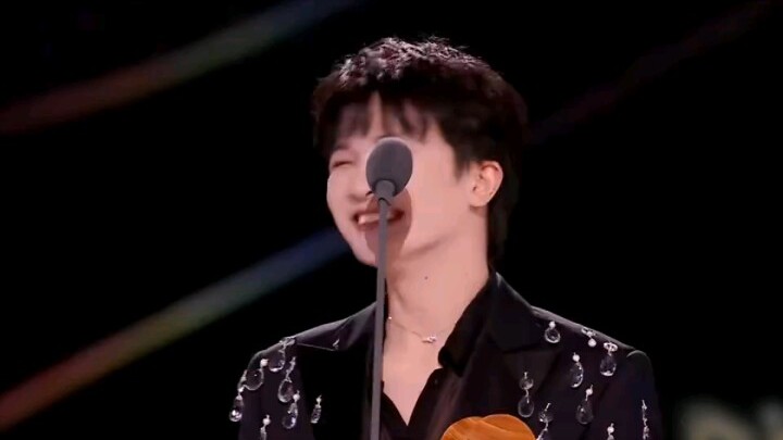 Châu Thâm: Chỉ cần phát biểu một lần là cổ tôi hết đau rồi!