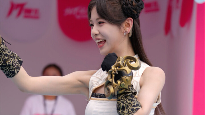 Look at the lobster dancing!