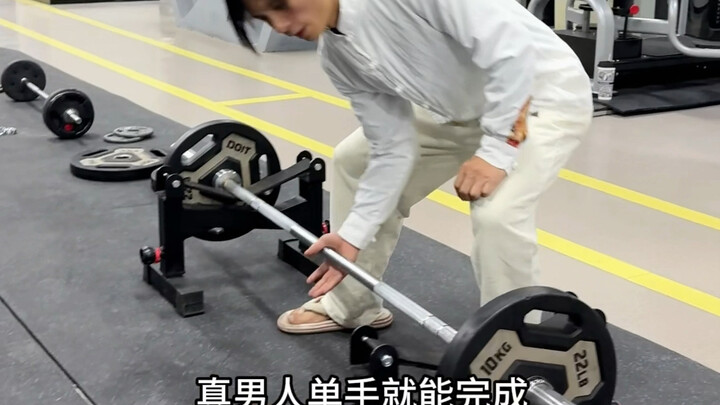 الرجل الحقيقي ينجز الأمر بيد واحدة!