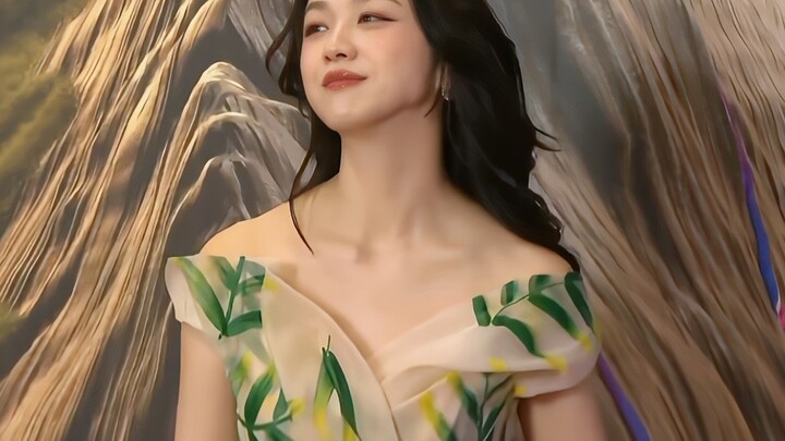 Thật là một tài năng về ngôn ngữ! Làm sao cô ấy lại trở thành người bản xứ nói tiếng Quảng Đông?!