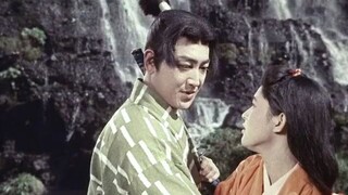 Sasaki Kojiro demonstrated the stunt of "Swallow Return" and cut down the swallows flying in the air