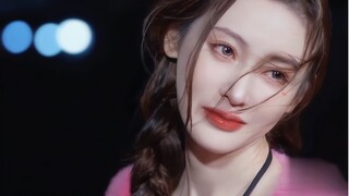 美艳又哀伤，自带破碎感的虐文女主