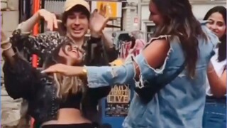 Cho dù bạn đến từ quốc gia nào, nhảy hip-hop cũng có thể khiến mọi người vui vẻ và cùng nhau nhảy mú