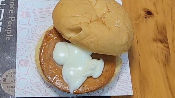 5-RMB Fast Food Mini Burgers: That Familiar Industrial Trash Flavor