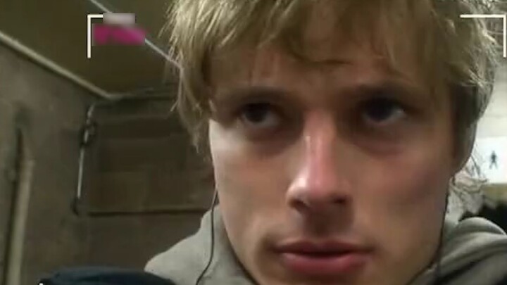 Merlin Legend Bu's selfie video of waiting for the train late at night