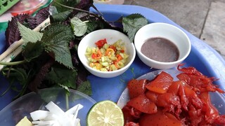 Quán ăn đặc biệt 70 năm bán sứa đỏ Hải Phòng trên Phố cổ Hà Nội
