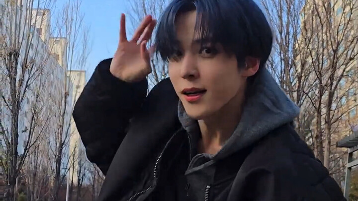 【ATEEZ Jung Yunho】Obat penambah kekuatan lewat saja dari anjing ganteng ini! | Tantangan Angka Malai