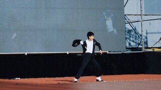 Middle school students pay tribute to the classic Billie Jean and Dangerous Club performance [Guiyan