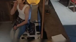 Aku_pakai_segala_cara_jinakkan_CEO_tampan,_tak_tahu_dia_sudah_jatuh_cinta_sejak_awal！(480p)