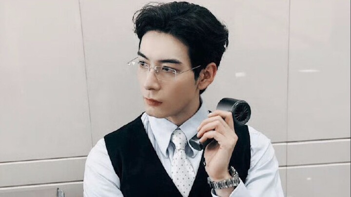 “Dia punya wajah anak geng mafia, tapi malah dikira bebek sama istri... Bukankah ini si anjing Siber