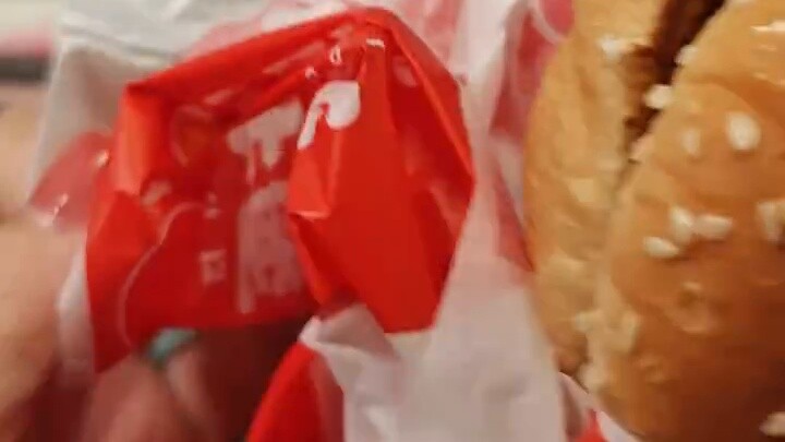 Review of Overwatch's Burger King collaboration meal!!!!!