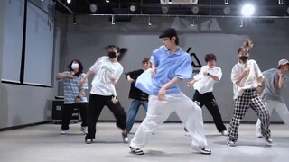 I'm eager to meet him every minute. J-SAN choreographed Zeng Bit's "First Love"