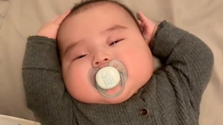 หัวใหญ่เกินไป หรือมือสั้นเกินไปกันแน่…จับไม่ถึงยอดหัว