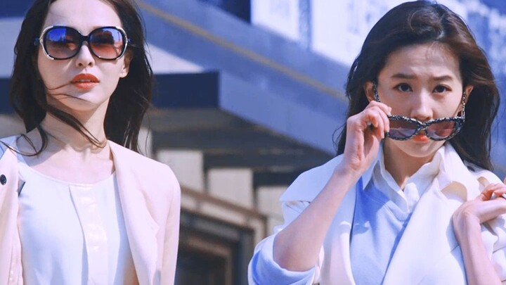 Beautiful women in the same frame are a real treat for the eyes—two distinct styles of beauty!