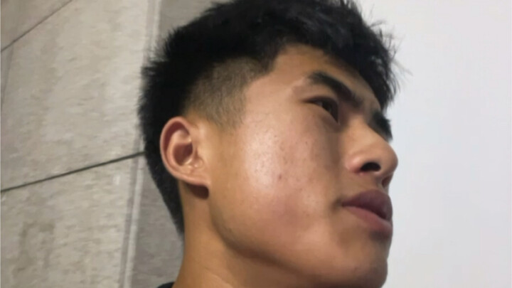 Đừng bao giờ vừa đi bộ vừa xem điện thoại!