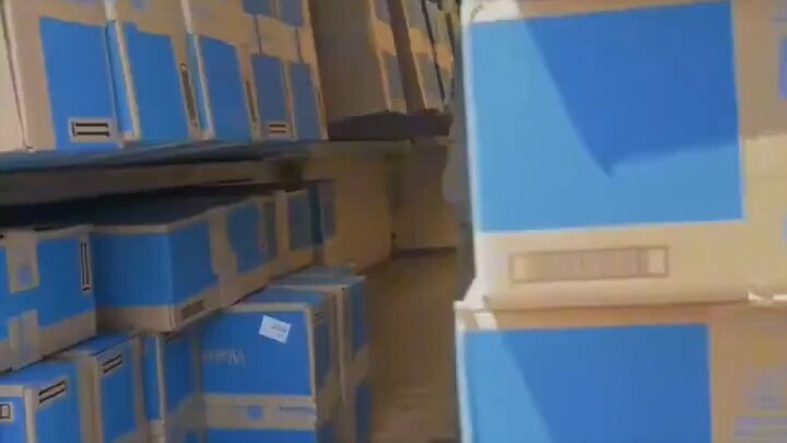 Man orders 165 pool floats from Walmart, only to have them delivered in 165 separate cardboard boxes