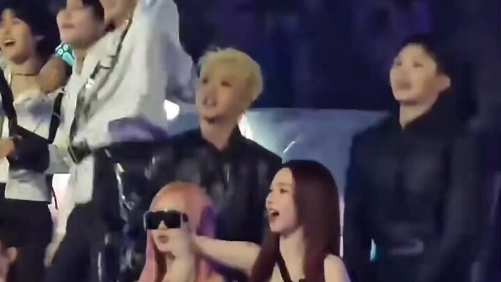 【BIGBANG】G-Dragon: Tặng thêm một vé cho hai đứa phía dưới đang hào hứng nhất