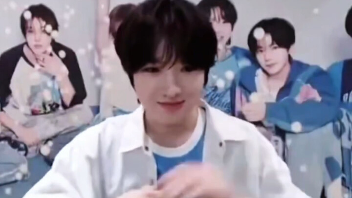 一跳起手势舞就发狠了忘了情，这个馒儿真的是不做爱豆也会成为tiktok百万博主的存在