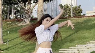 Toàn cảnh - Bìa IZONE