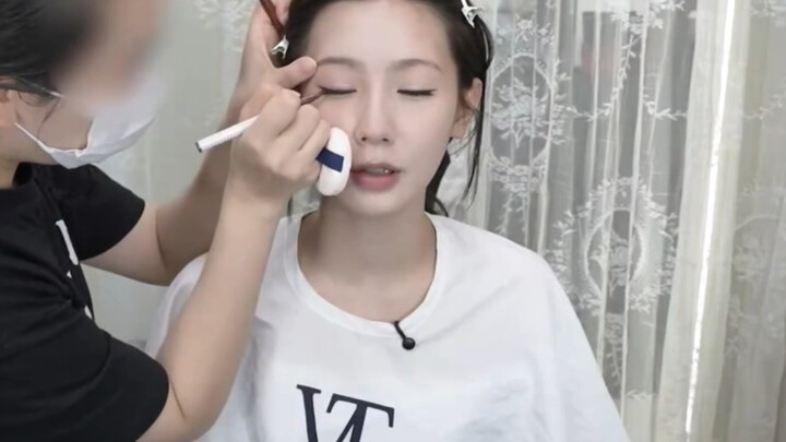 เม่ยเหยียนมาลองแต่งหน้าสไตล์เน็ตไอดอลจีน แถมยังรู้จักจวีจิ้งอี๋ด้วย!