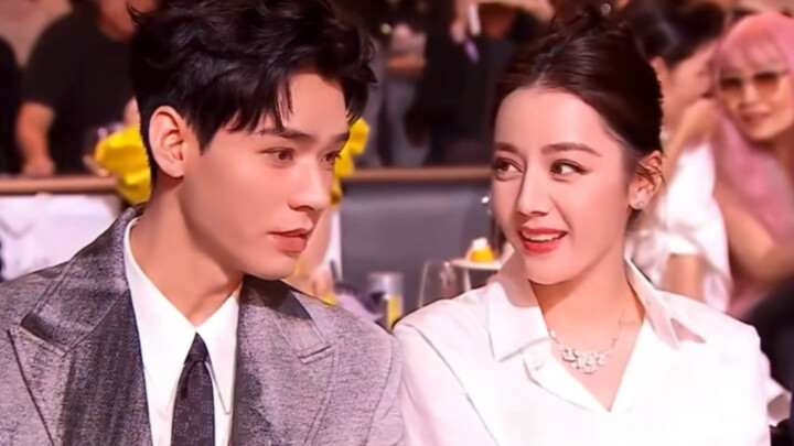 快给朕翻译一下热巴龚俊在聊啥这么开心！恭喜获得年度人气icon！安乐传快播啊啊啊啊