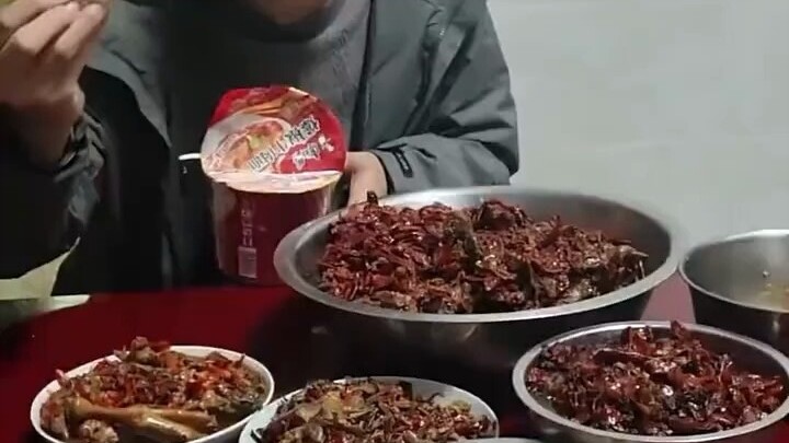 Sons-in-law from other provinces having a meal in each province