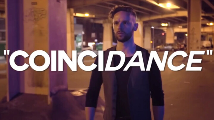 【Versi asli tarian goyang bahu Coincidance dengan subtitle】 Penari Tampan