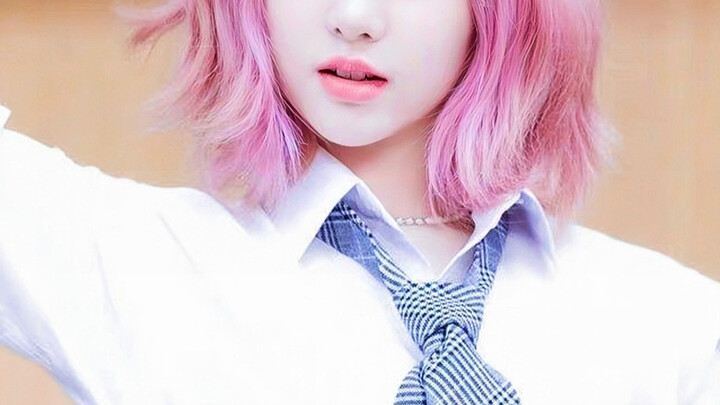 Turns out not every female idol looks better with a short haircut—she’s actually getting sweeter and