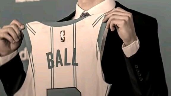 Kaba si   LaMelo yarn😎😎