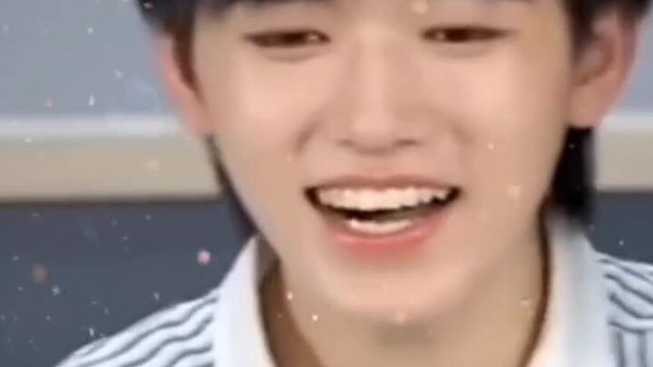 【Tống Á Huyên】Vừa mới nghĩ là anh ấy không vui, thế mà đột nhiên anh ấy bật cười, lúc đó trong lòng 