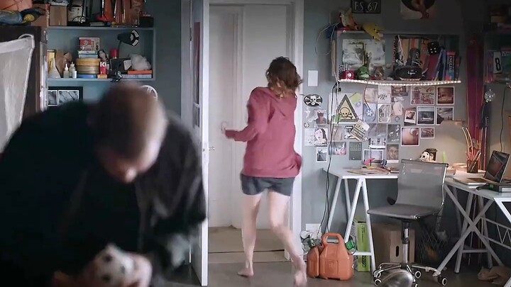 女孩偷偷来男友家，却碰上了劫匪绑架，藏在床底的她如何逆转困境