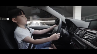 BMW tìm một nhóm trẻ em mười mấy tuổi để thử lái xe