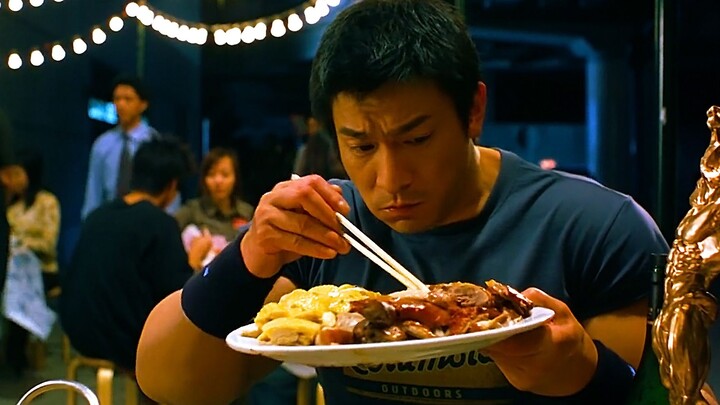 Adegan makan khas film Hong Kong: warung tenda, hidangan ayam dan angsa dipadu dengan daging sapi ce